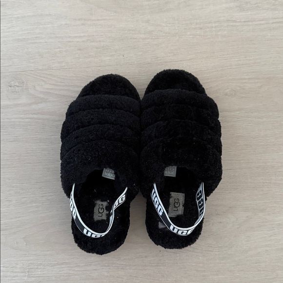 Women’s UGG Slippers - Picture 1 of 5